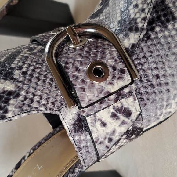 Michael Kors Gray & Cream Leather Reptile Block Heel Mules with Peep Toe Size 6 - Picture 4 of 14